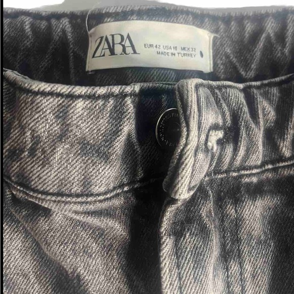 Zara Gray Distressed Jean Shorts - Picture 3 of 5